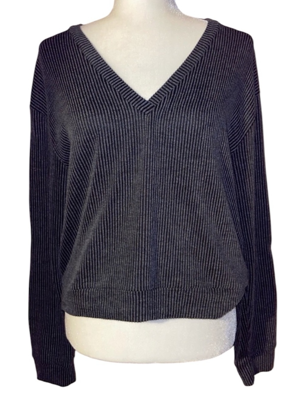 Forever 21 Long Sleeve V-Neck Top